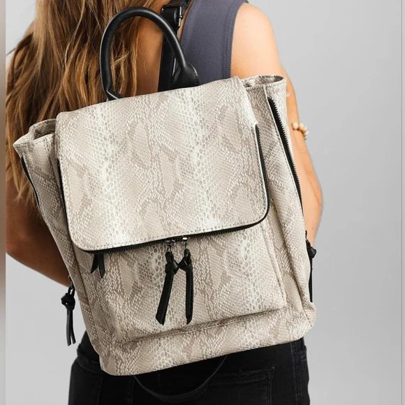 Violet Ray NYC | Bags | Violet Ray Nyc Kendall Snake Print  display picture 1